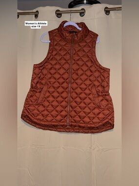 Athleta Quilted Puffer Vest - Rust
